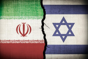 ”Iran on kaaoksen aiheuttaja” – amerikkalainen ja suomalainen huippututkija kertovat, miksi Iran hyökkäsi Israeliin ja mitä on Lähi-idän konfliktin taustalla