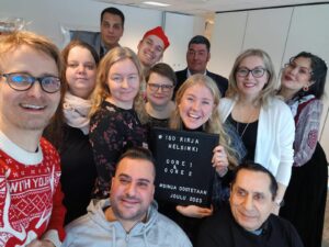 Yhteisöllistä Raamatun opiskelua keskellä Helsinkiä