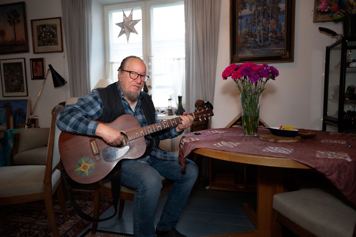 ”Iän myötä jumalakuvassani korostuu oikeamielinen tuomari, joka tuomitsee vääryyden”, sanoo 70-vuotisjuhlakiertueelleen valmistautuva Jaakko Löytty