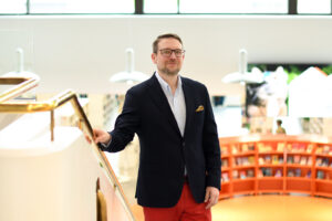 Puhetaidon kouluttaja Antti Mustakallio kertoo, mistä tunnistaa hyvän julistuksen: ”Kristillisessä kielenkäytössä tulee olla rohkea sen suhteen, mistä sanoma nousee”