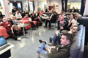 Kirkko solmii evankelioimistyön yhteistyösopimuksen Kansan Raamattuseuran kanssa