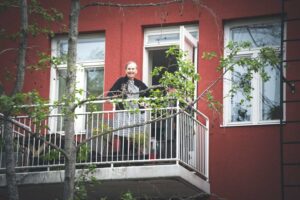 Mitä valoisa vanhuus sisältää? Psykologian tohtori Anja Laurila tietää vastauksen
