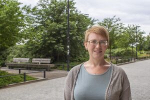 ”Ajatelkaa uskonyhteisöänne perheenä”, sanoo autismin ja kristinuskon suhdetta tutkinut Helena Cundill